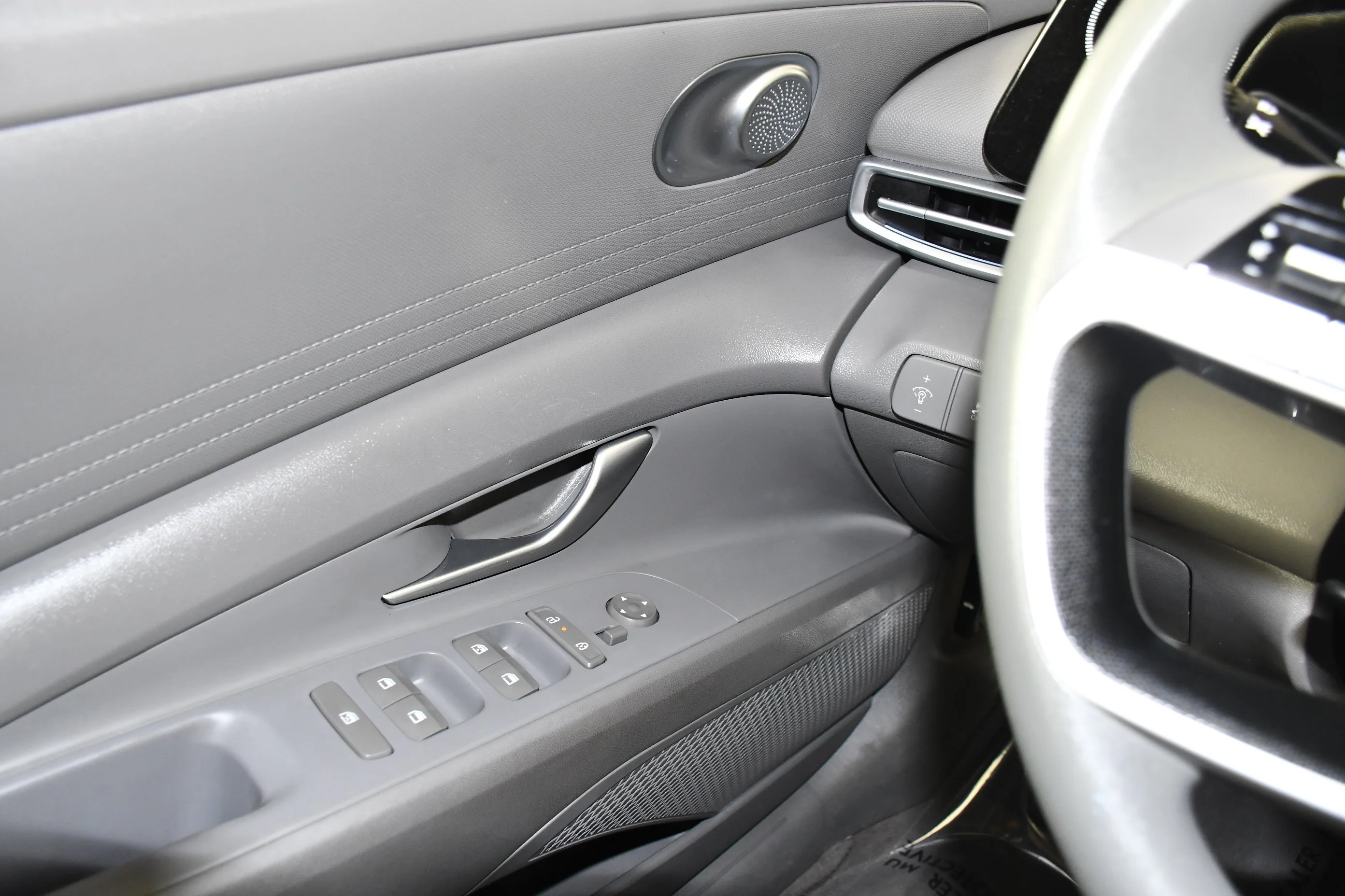 Used 2024 Abyss Black Hyundai SEL image 34