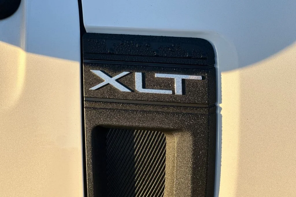 New 2025 Oxford White Ford XLT image 25