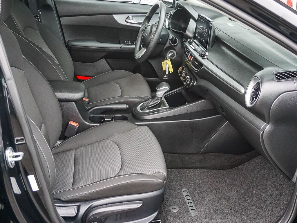 Used 2024 Black Kia LXS image 13