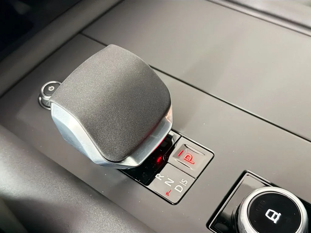 New 2026 Fuji White Land Rover S image 17