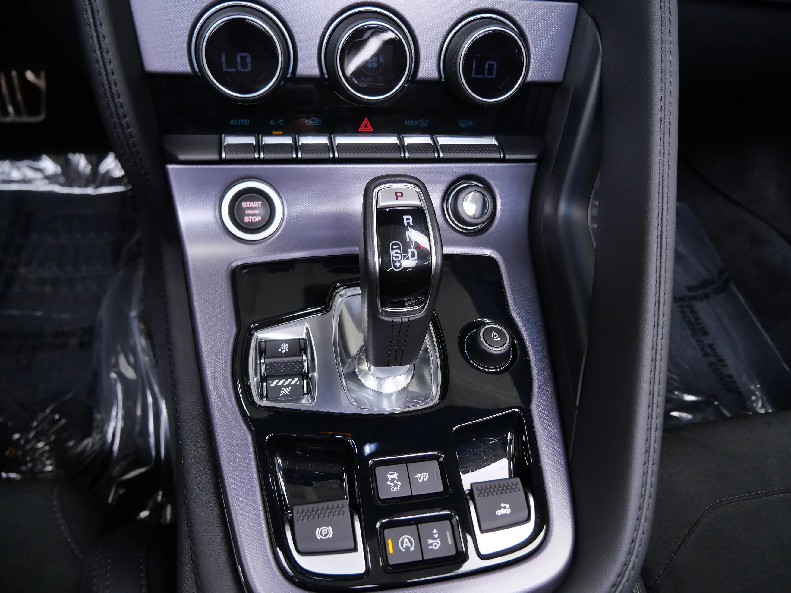 Used 2023  Jaguar P450 image 25
