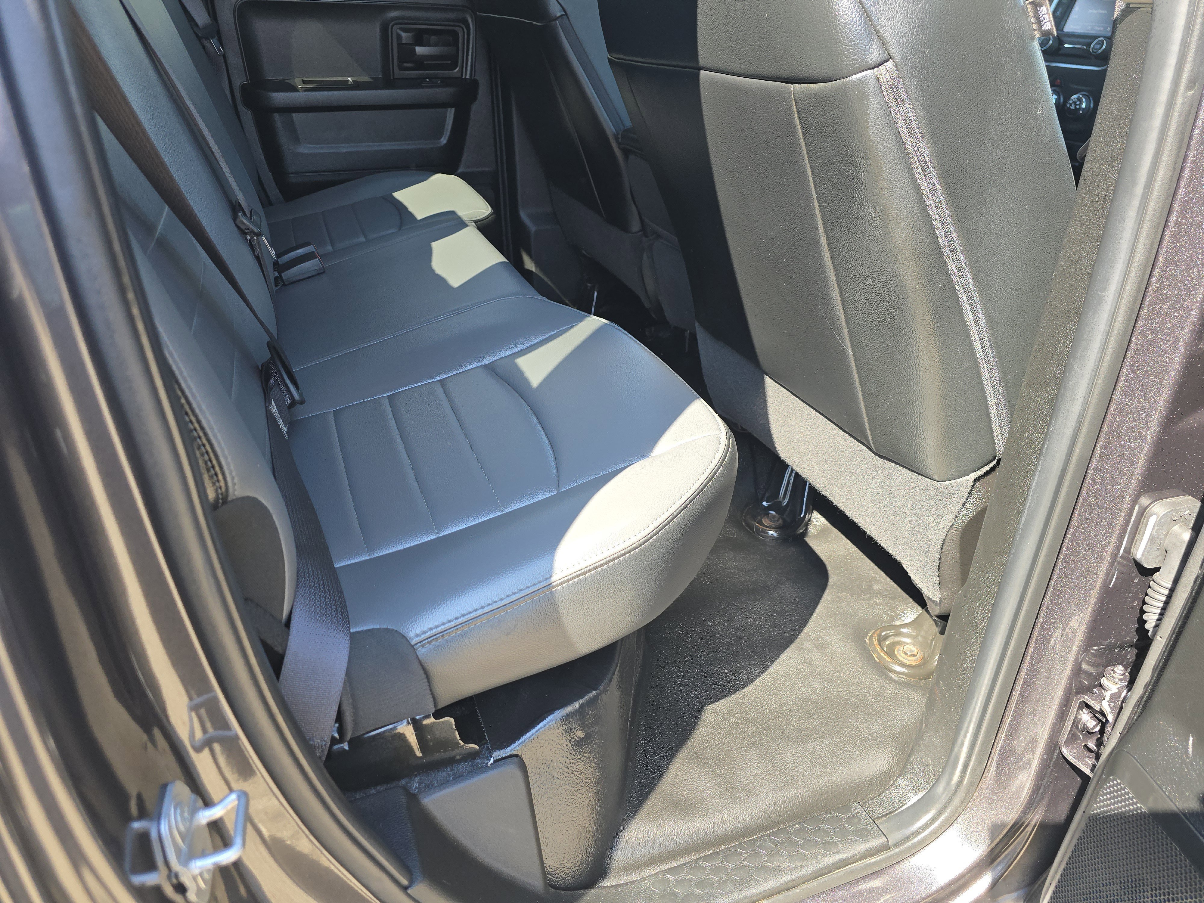 Used 2024 Granite Crystal Metallic Clearcoat Ram Tradesman image 17