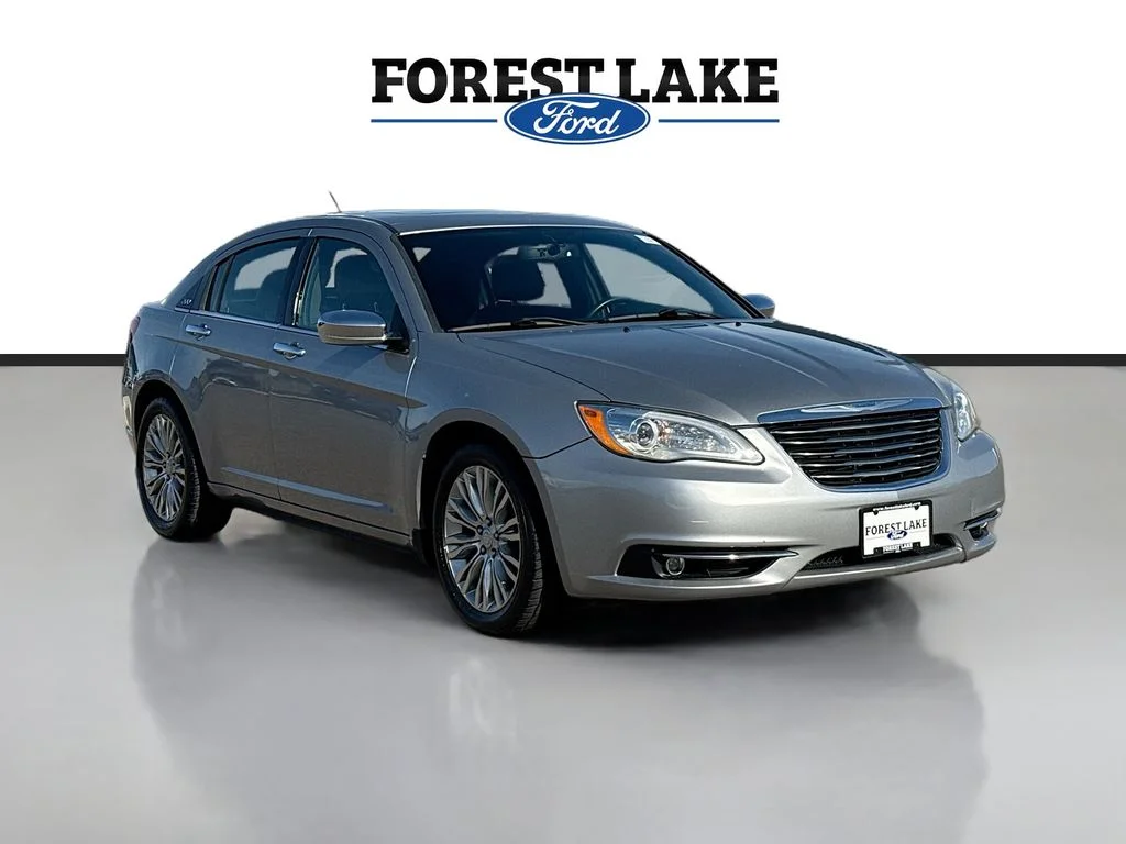 2013 Chrysler 200 Limited's photo