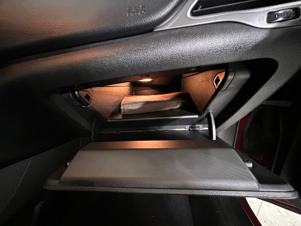 Used 2019 Red Jeep Latitude image 28