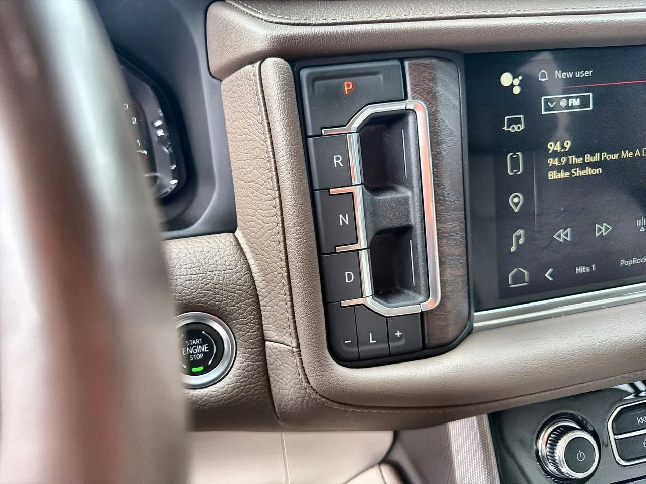 Used 2022 White Frost Tricoat GMC Denali image 14