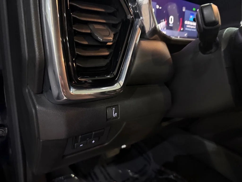 Used 2024 Onyx Black GMC Elevation image 14
