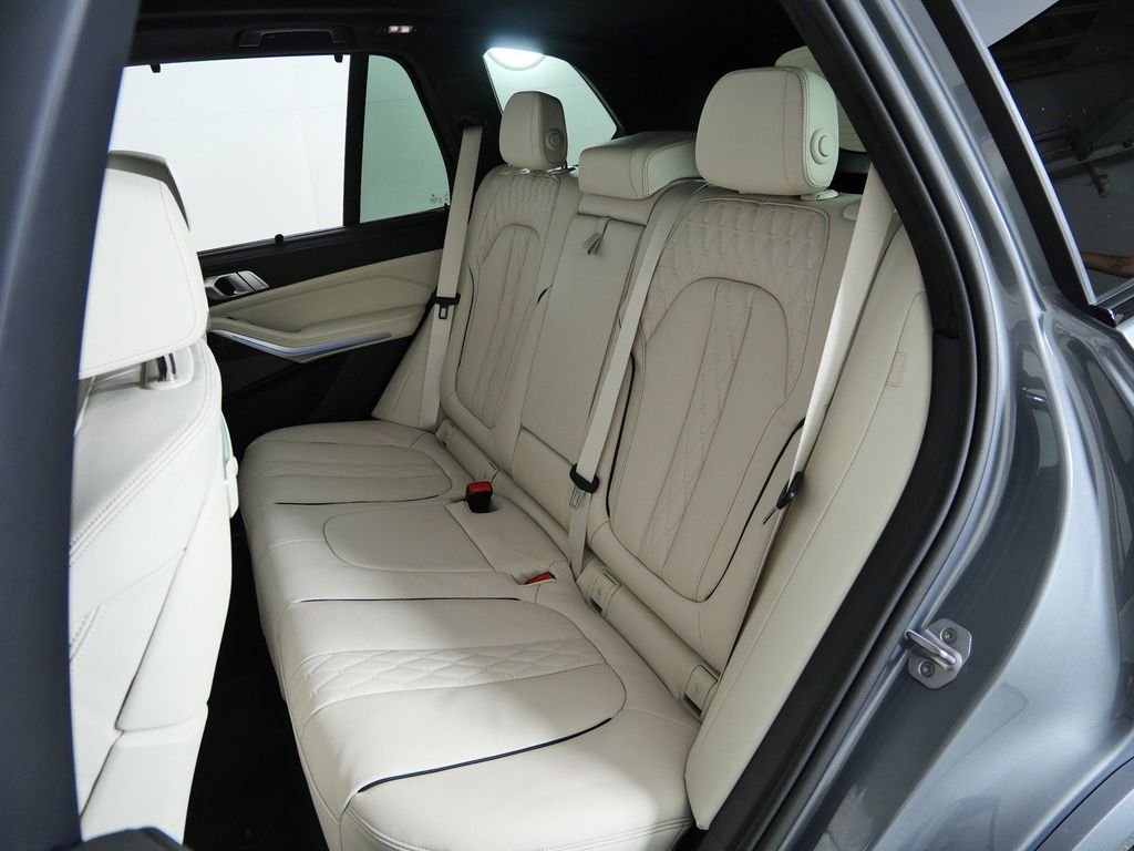 New 2026 Skyscraper Grey Metallic BMW xDrive50e image 29