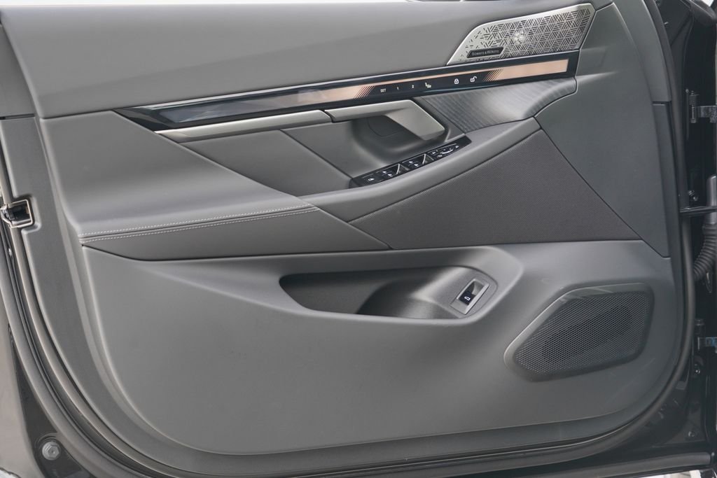 New 2027 Black Sapphire Metallic BMW 530i image 11