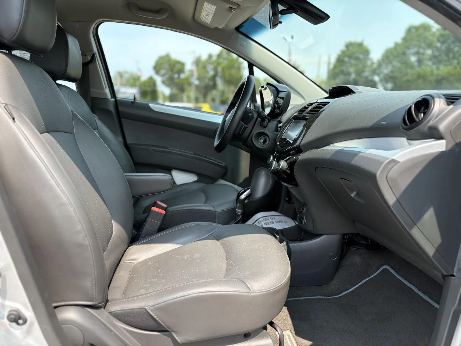 Used 2016 SILVER CHEVROLET HATCHBACK image 24