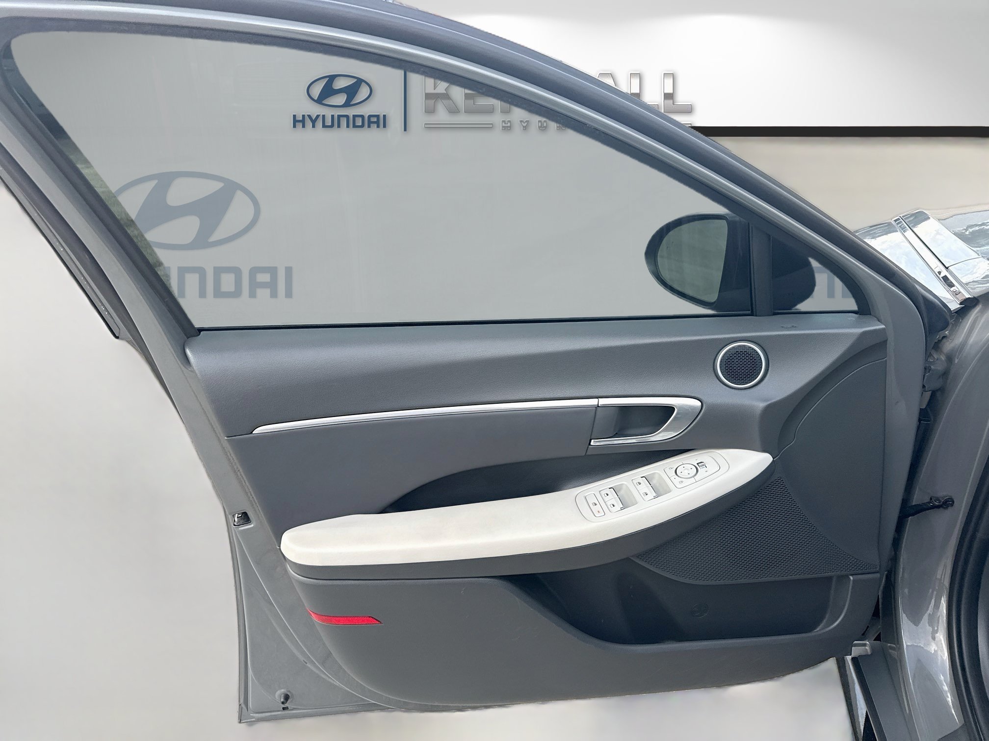 Used 2023 Hampton Gray Hyundai SEL image 18