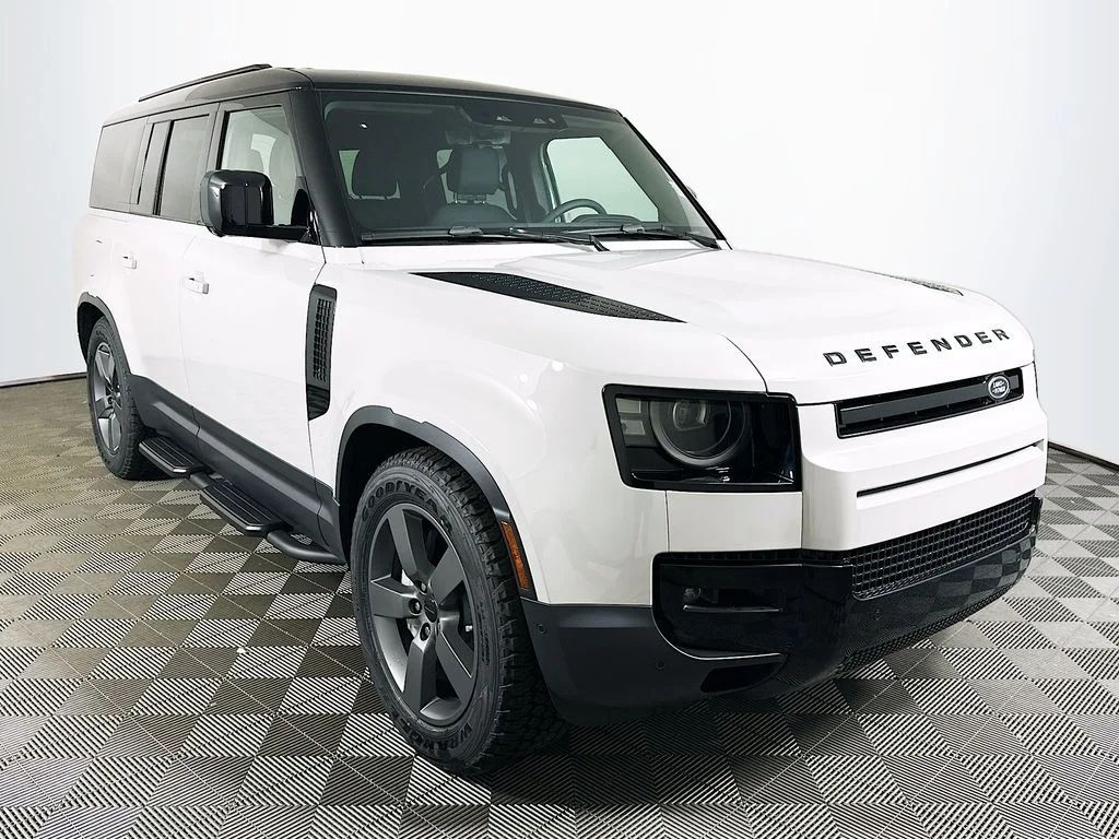 New 2026 Borasco Gray Metallic Land Rover S image 3