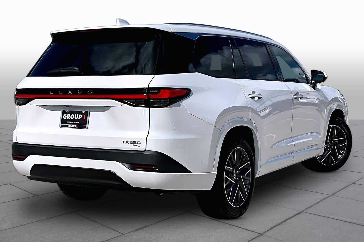 Used 2025 Wind Chill Pearl Lexus Premium image 13