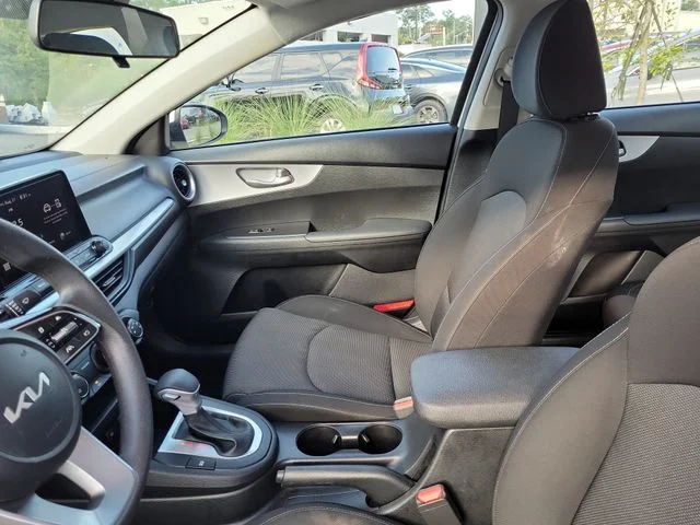 Used 2024 White Kia LXS image 17