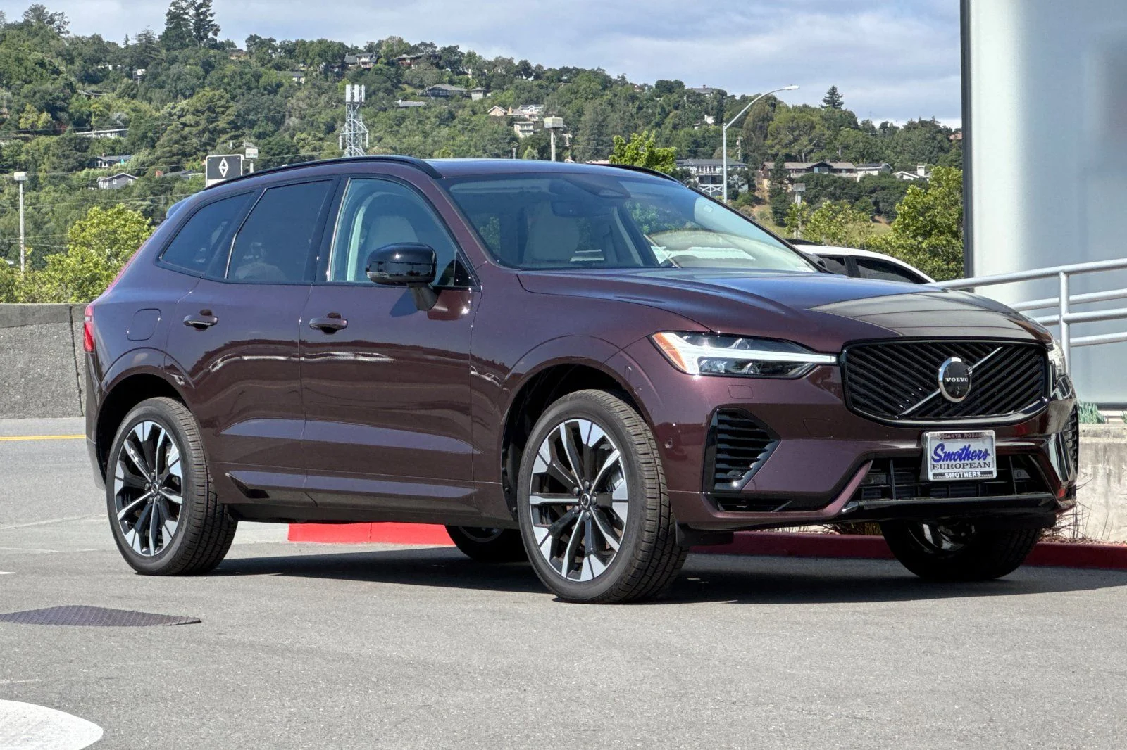 New 2026 Mulberry Red Volvo T8 Ultra image 9