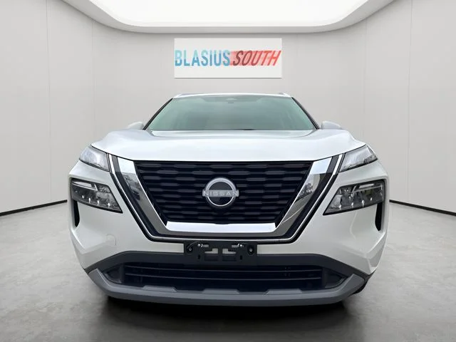 Used 2023 White Nissan SV image 8