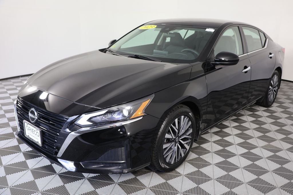 Used 2023 Black Nissan 2.5 SV image 4