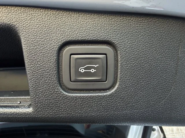 Certified Used 2024 Iridescent Pearl Tricoat Chevrolet LT image 33