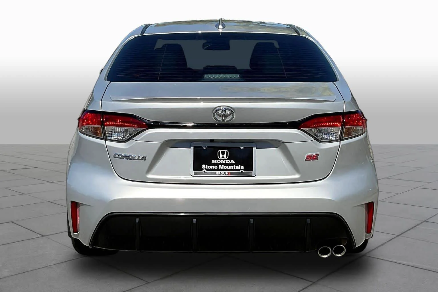 Used 2025 Classic Silver Metallic Toyota SE image 5