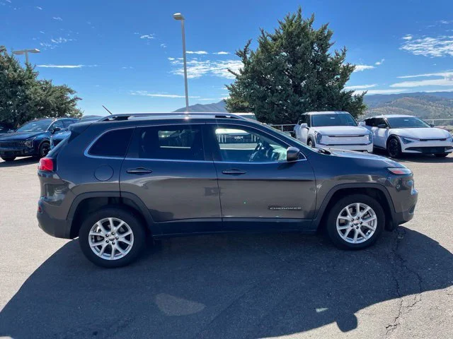 Used 2015 Granite Crystal Metallic Clearcoat Jeep Latitude image 6