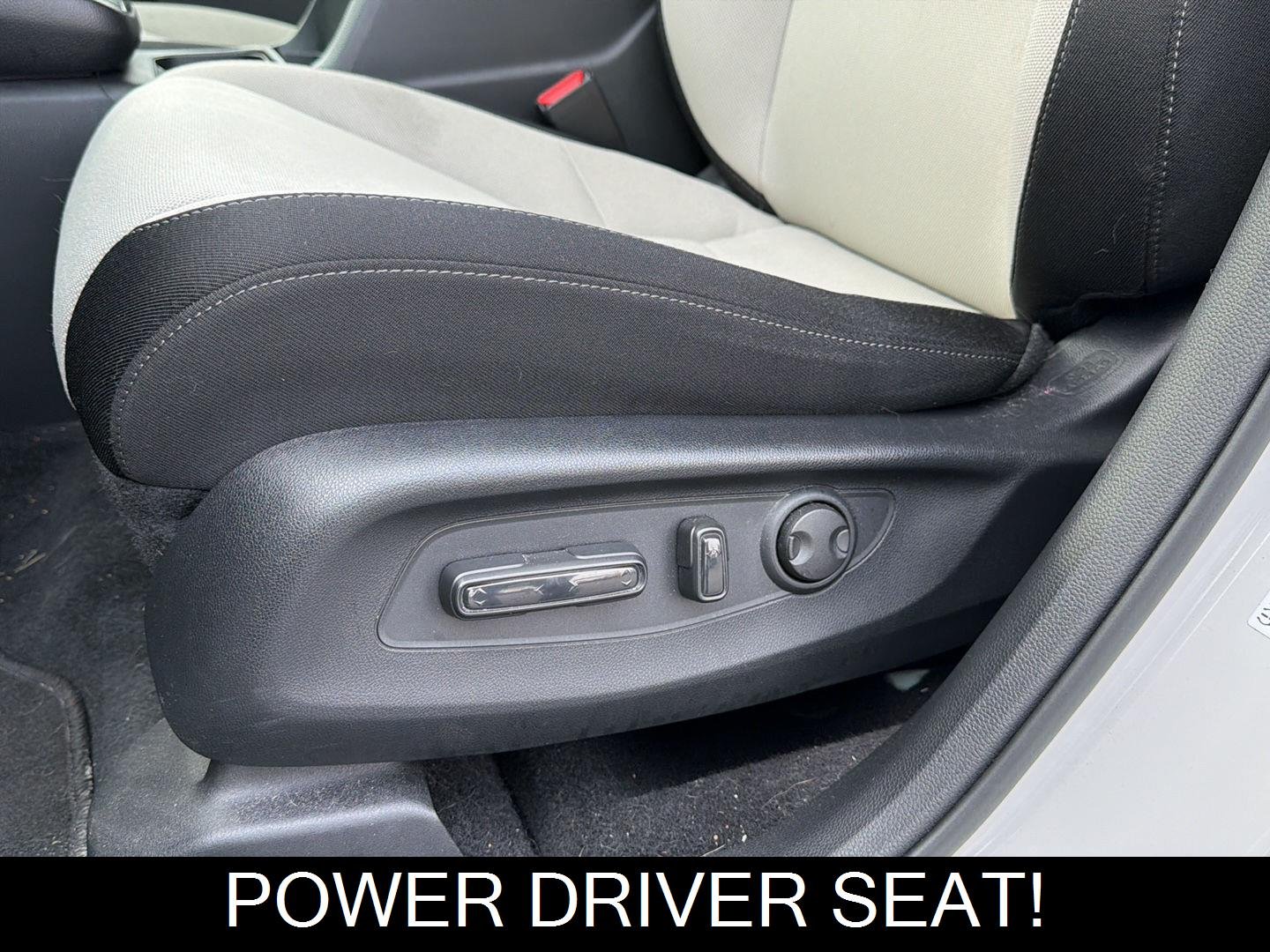Used 2024 Platinum White Pearl Honda EX image 17