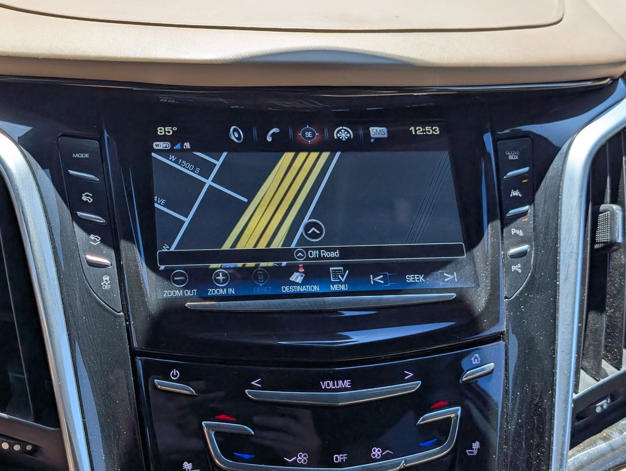 Used 2020 Crystal White Tricoat Cadillac Platinum image 22