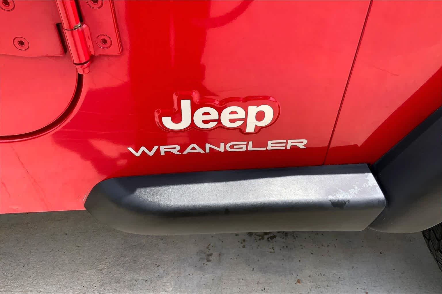 Used 2005 Flame Red Jeep X image 31