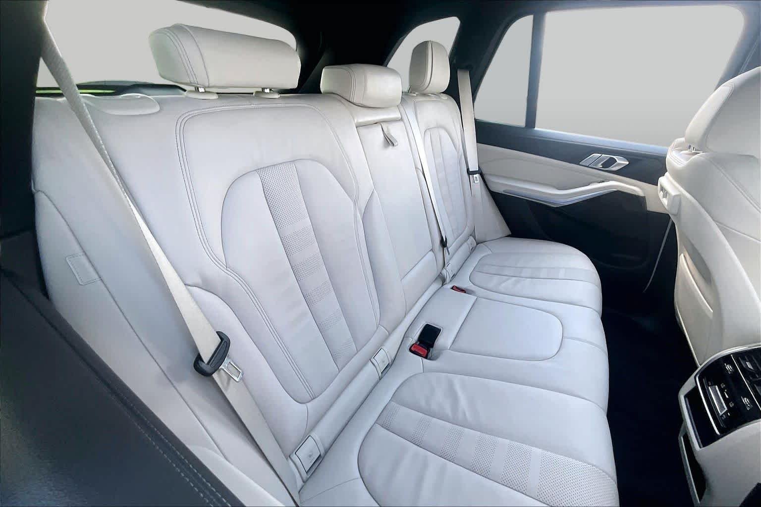 Used 2020 Alpine White BMW sDrive40i image 18