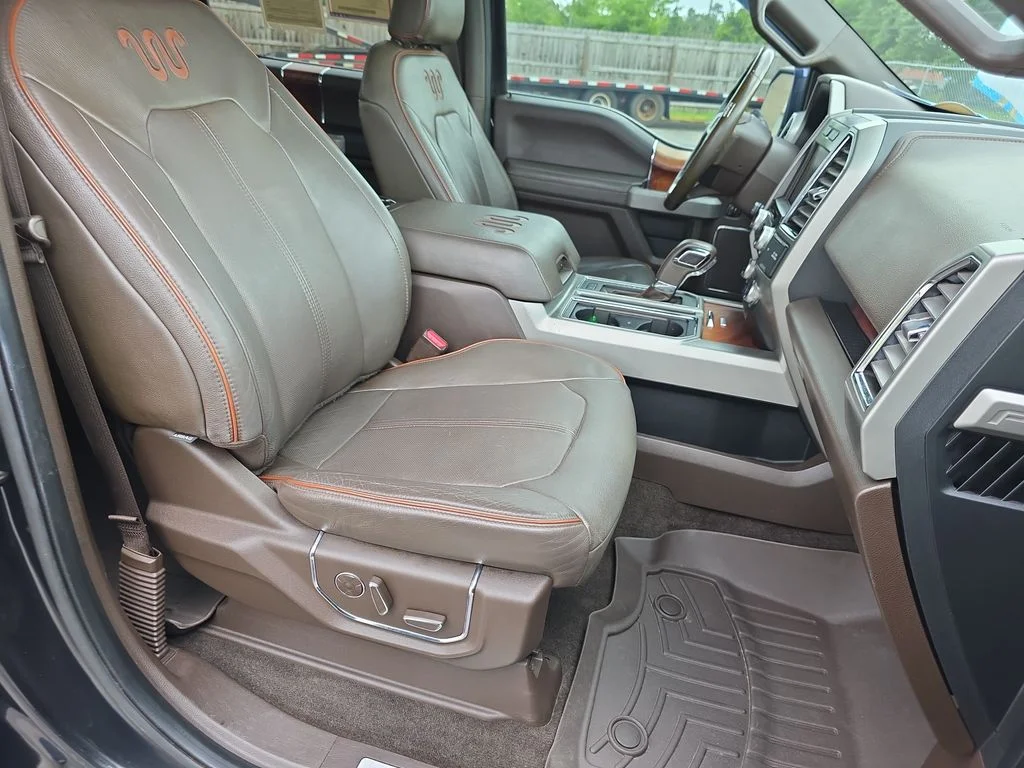 Used 2015  Ford King Ranch image 38
