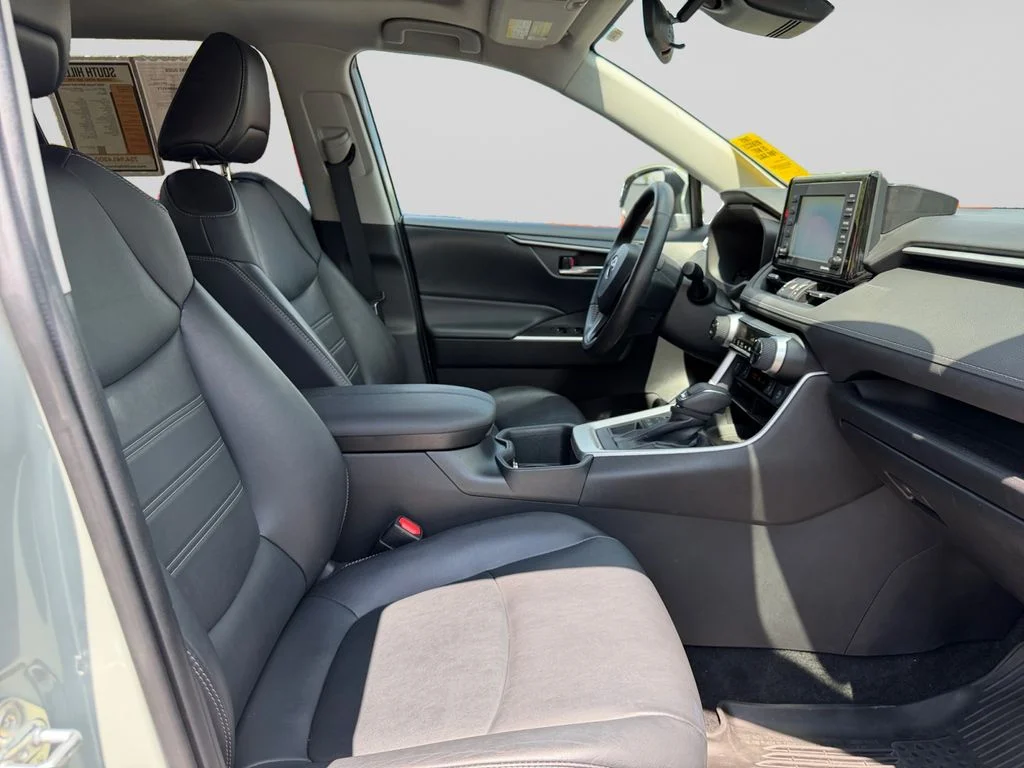 Used 2022 Green Toyota XLE Premium image 17