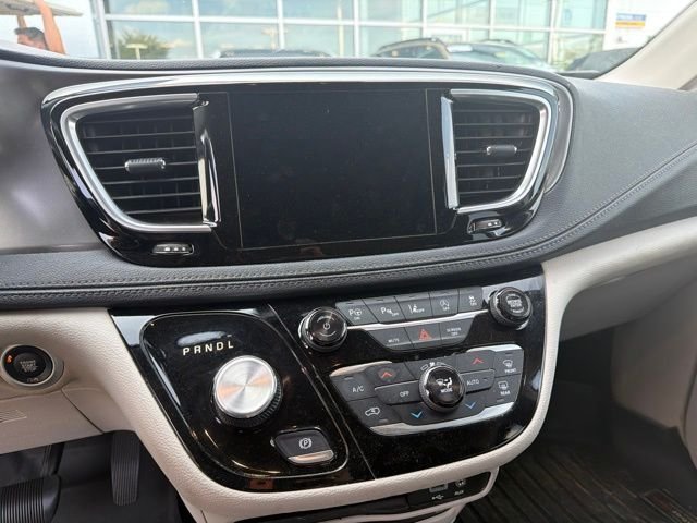 Certified Used 2018 Gray Chrysler Limited image 6