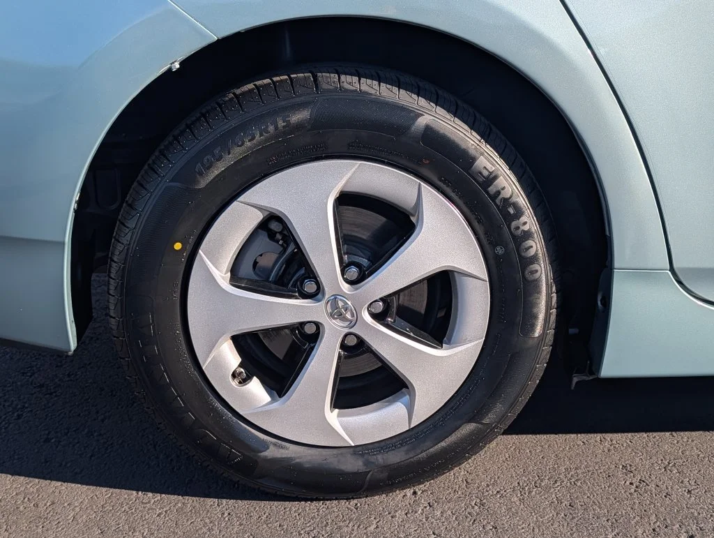 Used 2012 Beige Toyota Three image 8