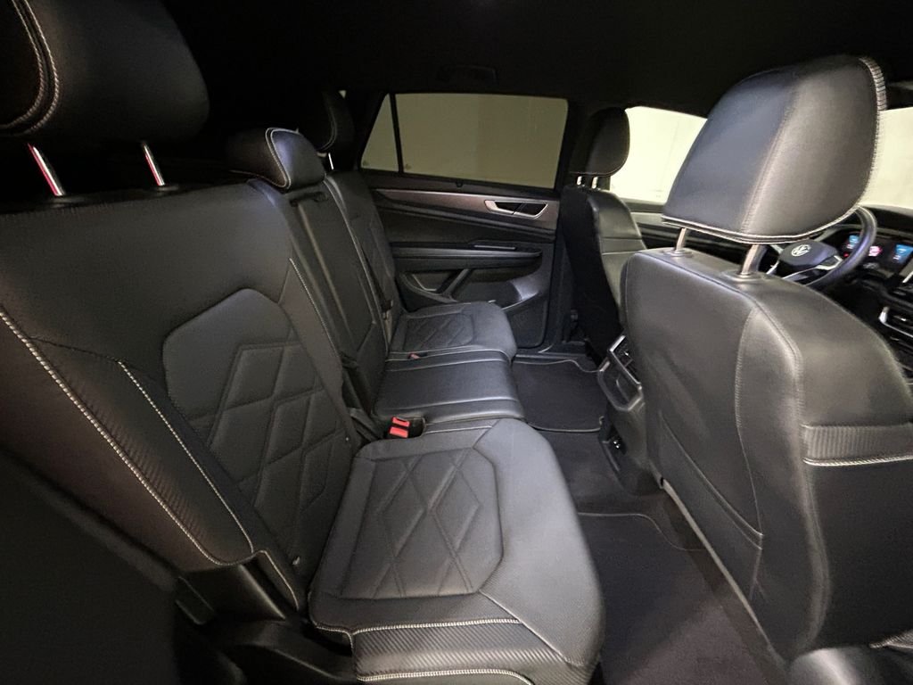 Used 2024  Volkswagen 2.0T SE w/Technology image 17