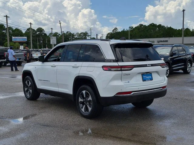 Used 2022 White Jeep 4xe image 3