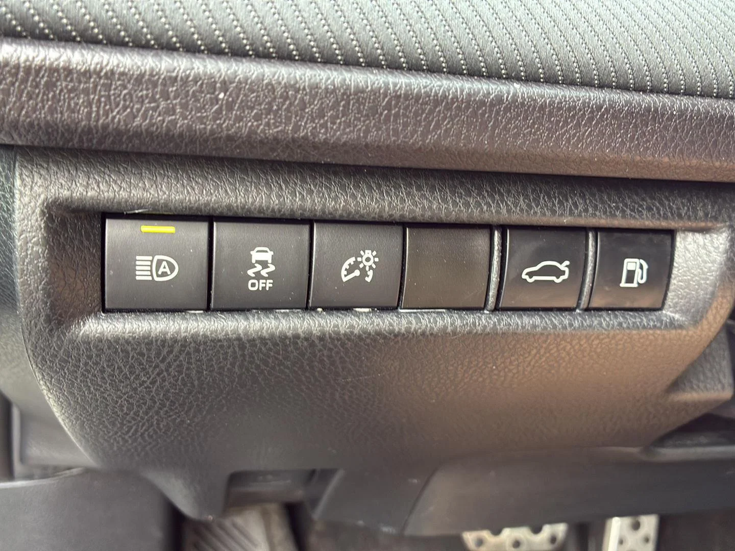 Used 2025 Ice Toyota XSE image 17