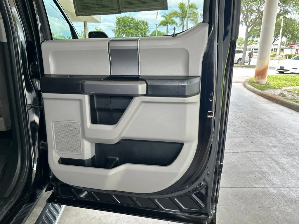 Used 2019 Black Ford XLT image 34