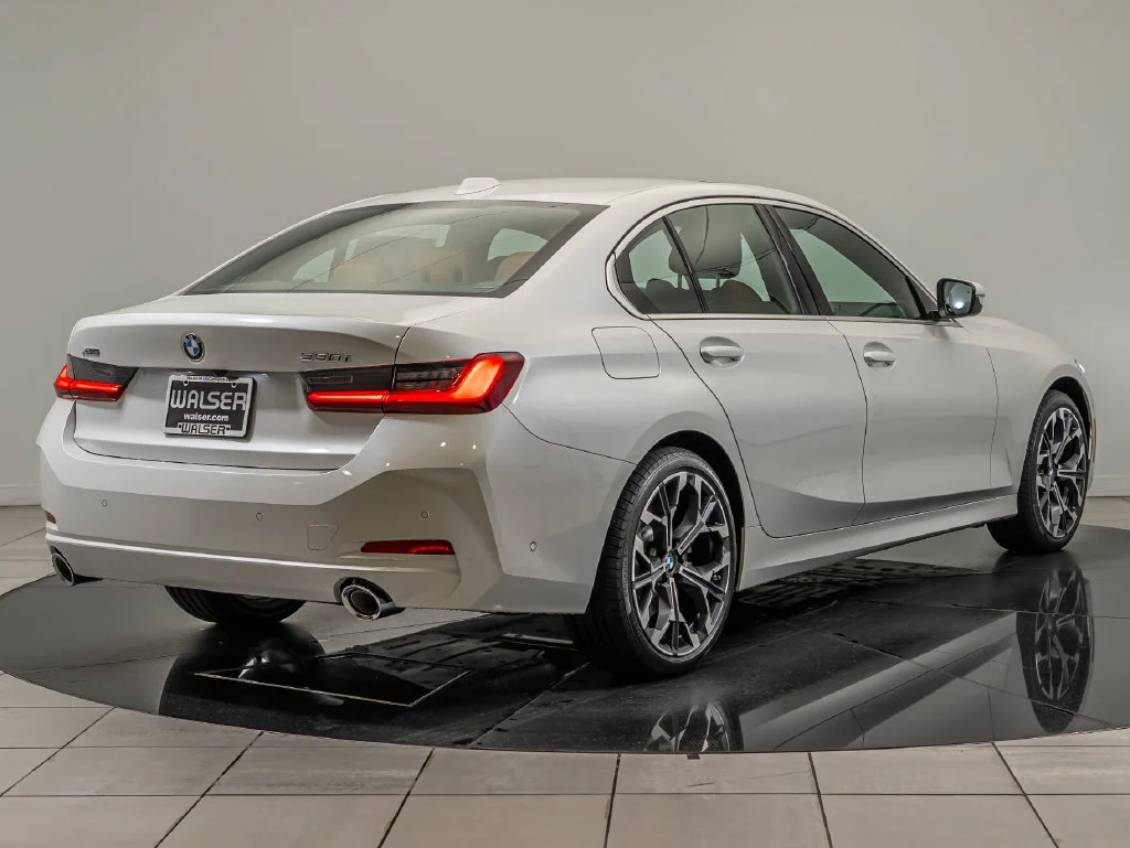 New 2026 Mineral White Metallic BMW 330i xDrive image 10