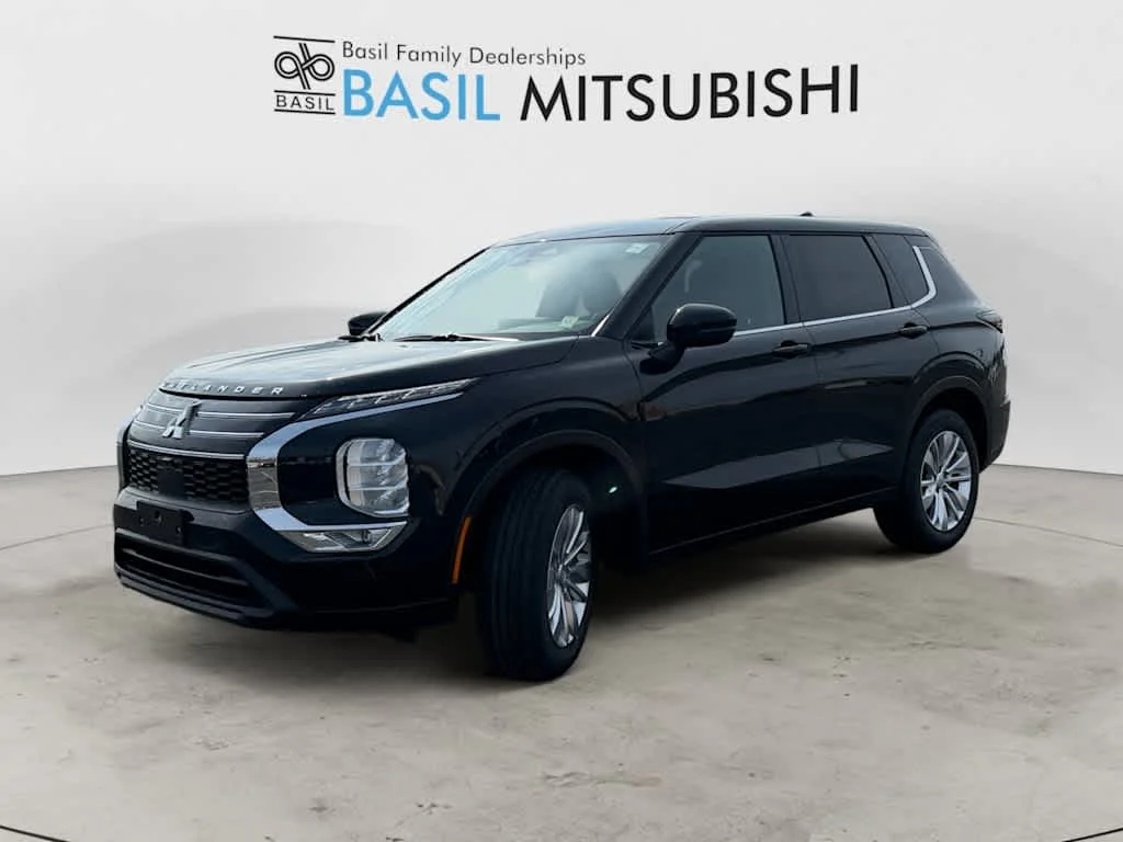 New 2026 Labrador Black Pearl Mitsubishi ES image 3
