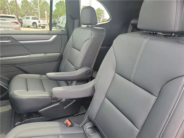 New 2026 Glacier White Tricoat GMC Elevation image 14