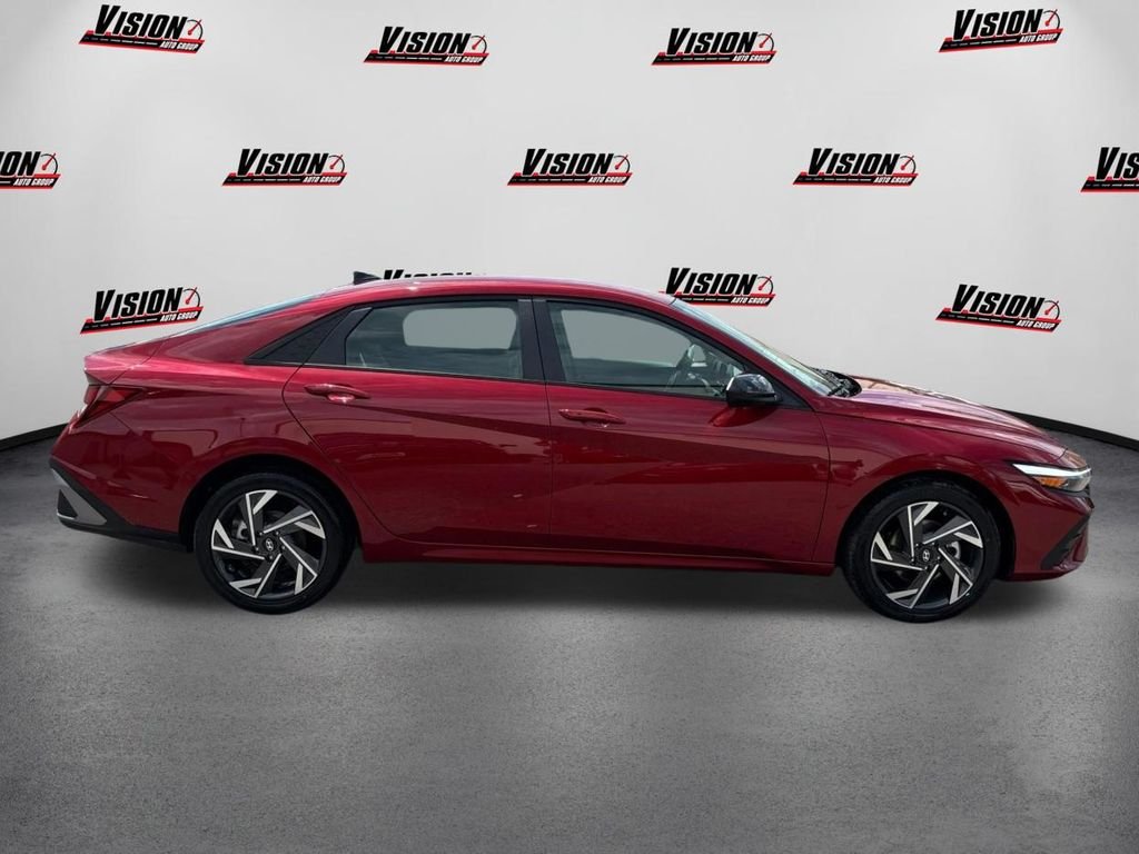 Used 2025 Red Hyundai SEL Sport image 4
