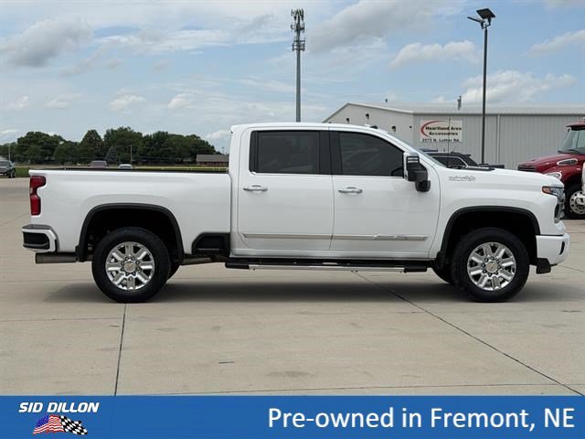 Used 2024 Summit White Chevrolet High Country image 3