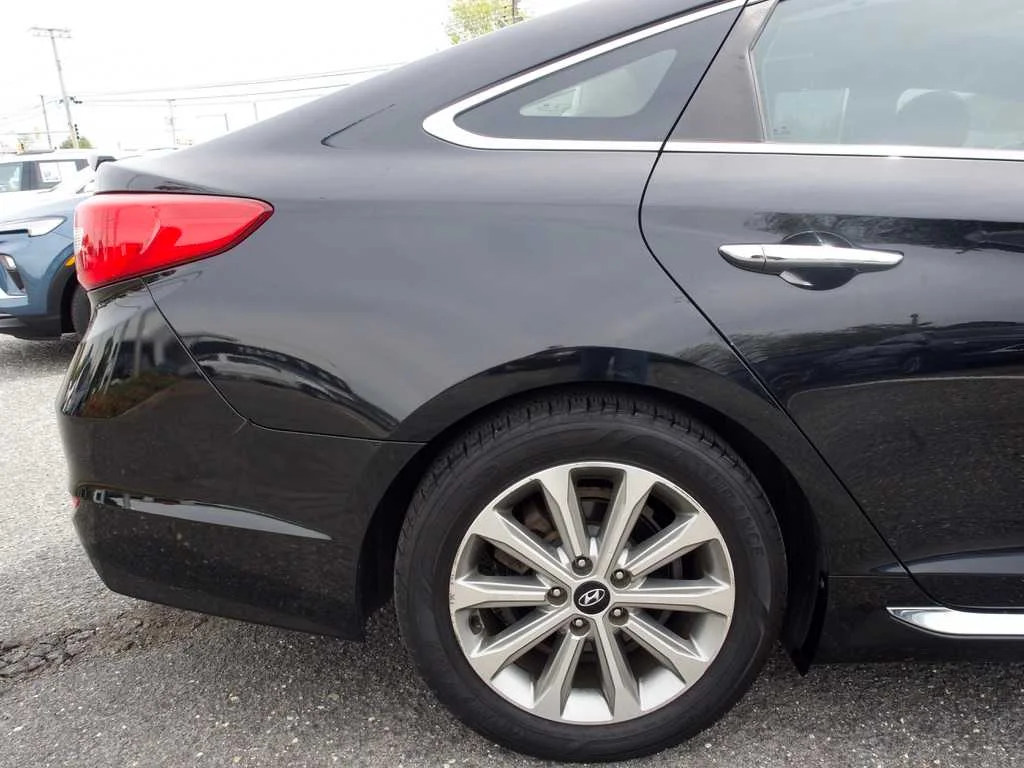 Used 2017 Black Hyundai Limited image 13