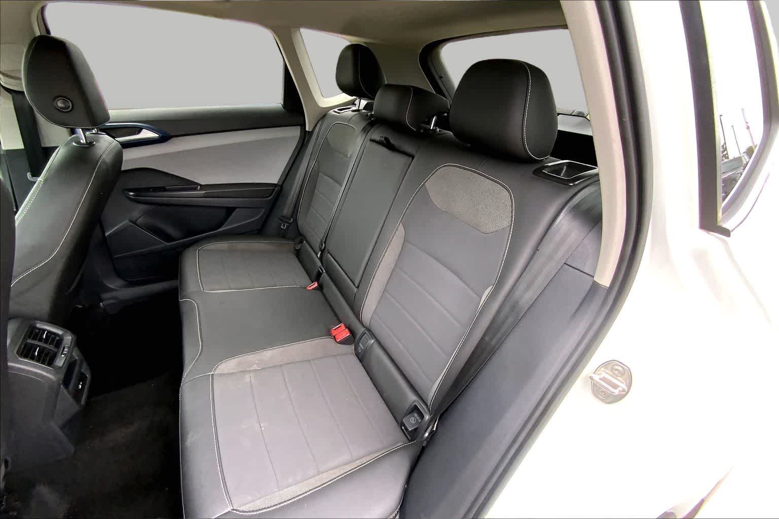 Used 2024 Pure White Volkswagen SE image 20