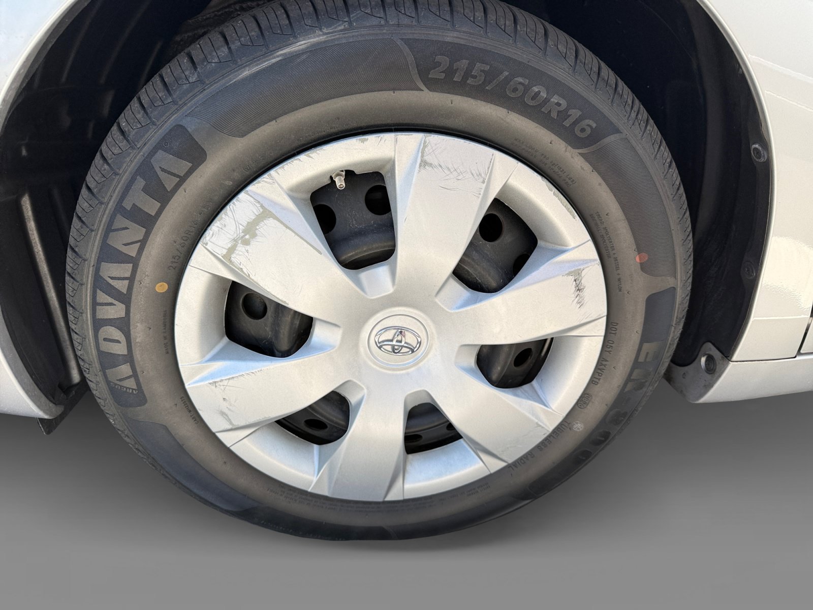 Used 2009 Silver Toyota LE image 9