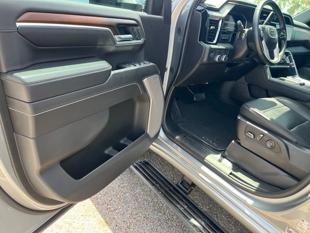 Used 2025 Sterling Metallic GMC Denali image 19