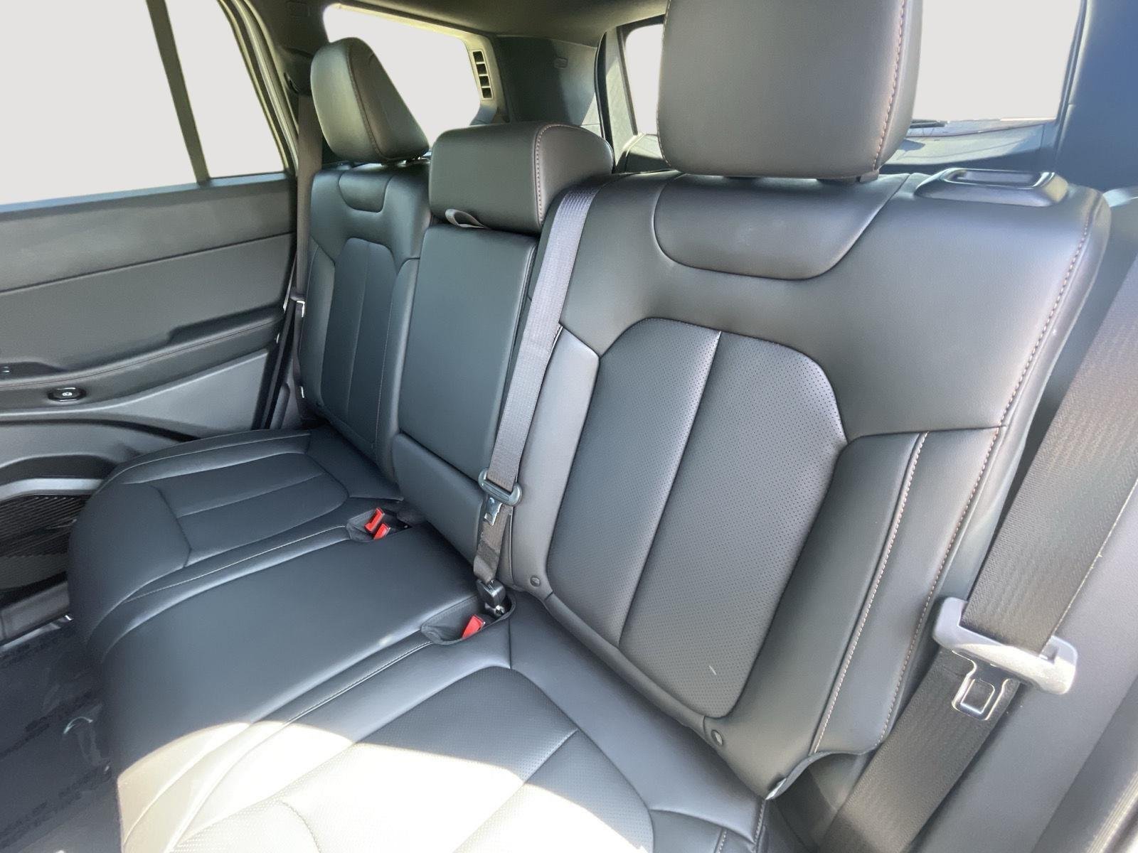 Used 2026 Silver Zynith Clearcoat Jeep Limited image 19