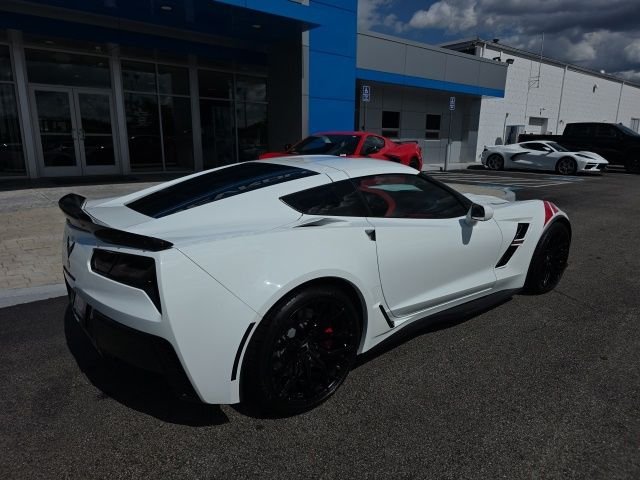 Used 2019 White Chevrolet Grand Sport image 7