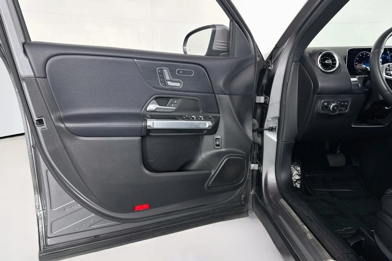 Used 2020 Mountain Grey Metallic Mercedes-Benz 250 image 21