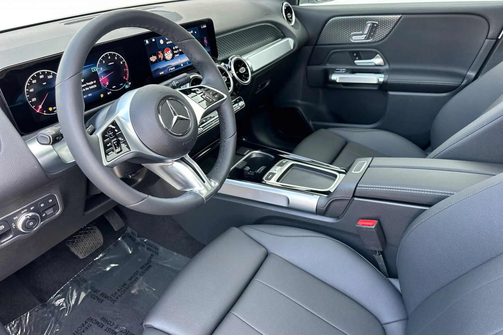 New 2026 Polar White Mercedes-Benz GLB 250 image 7