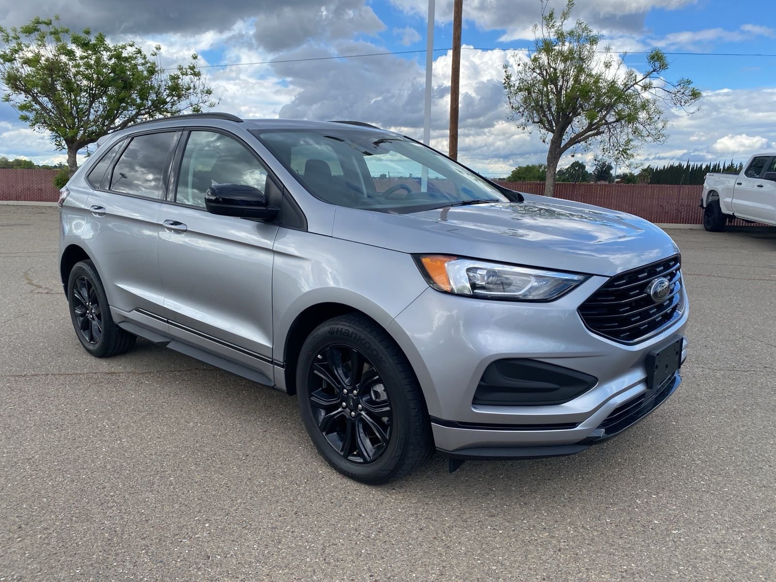 2022 Ford Edge SE photo 3