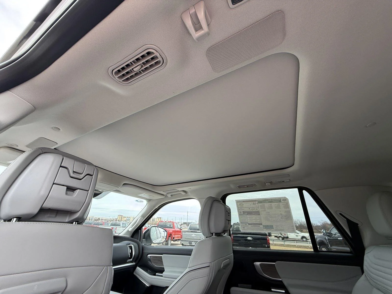 New 2026 Star White Metallic Tri-Coat Ford MAX Platinum® image 30